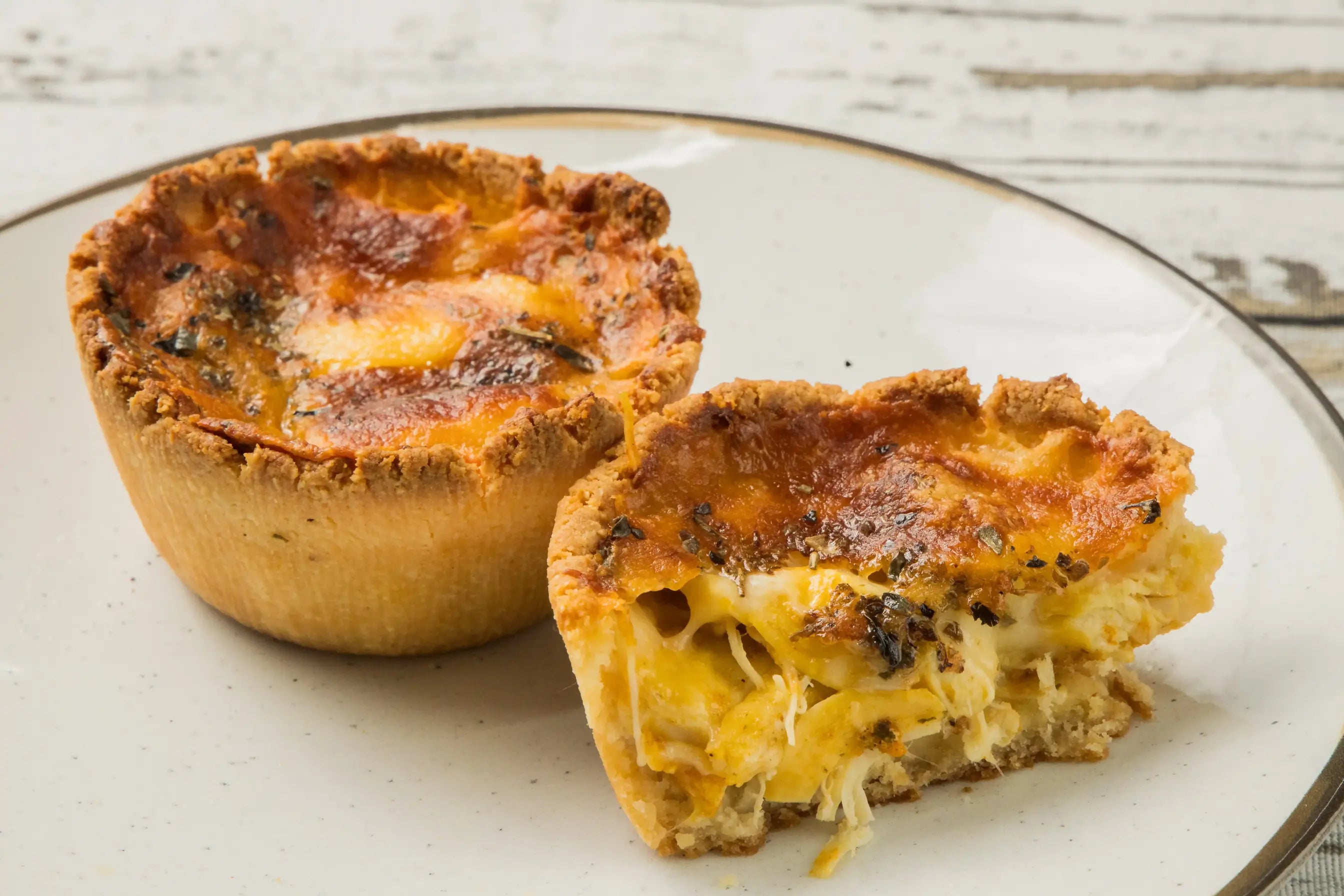 Empada Low Carb de Frango com Queijo Muçarela (pacote com 2) - Flor de Amendoa - Produtos Low Carb