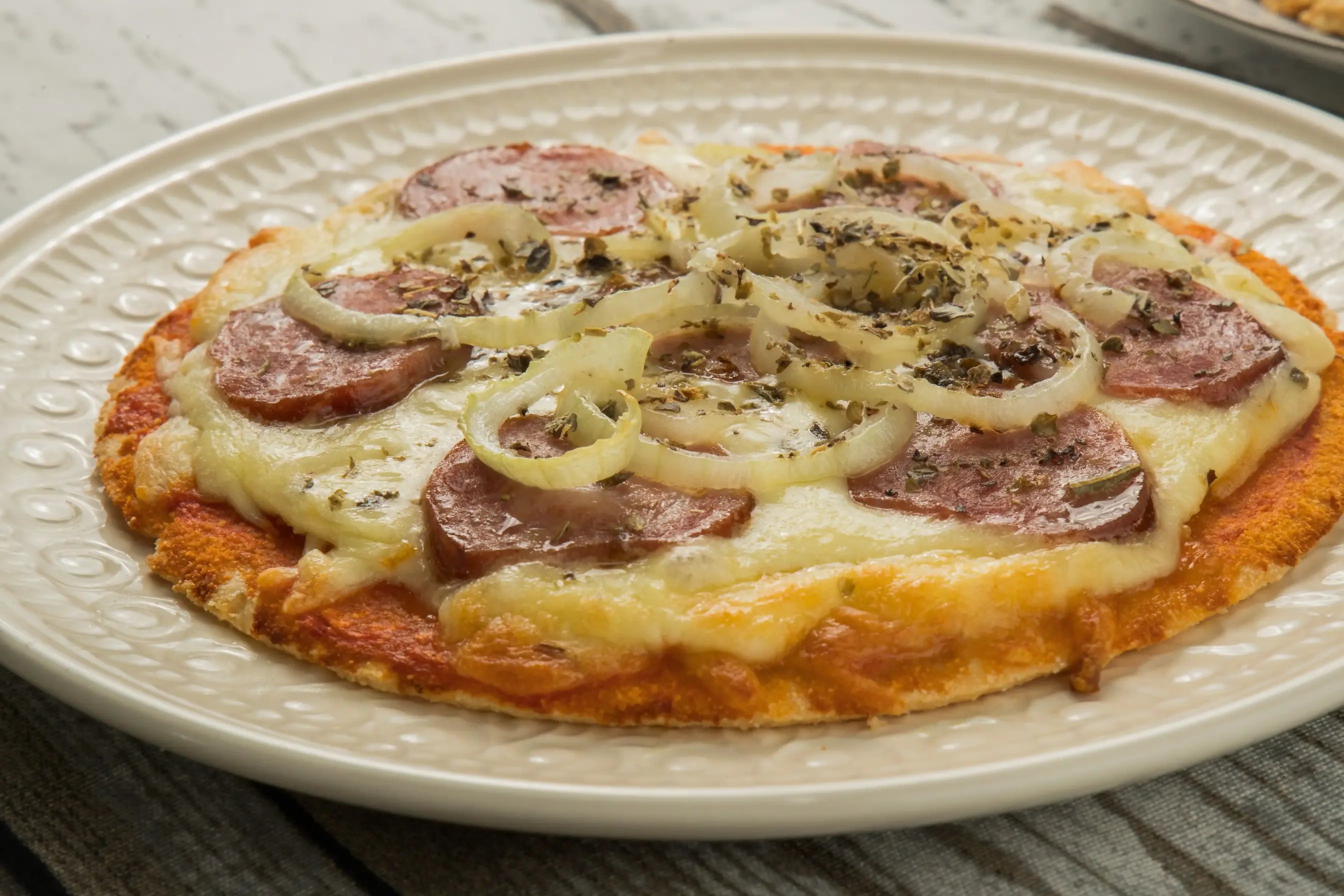 Pizza Low Carb de Calabresa - Flor de Amendoa - Produtos Low Carb